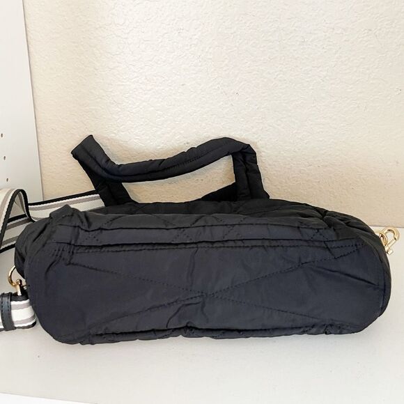 Marc Jacobs quilted puffer Travel Bag with guitar crossbody strap in black - Picture 11 of 16